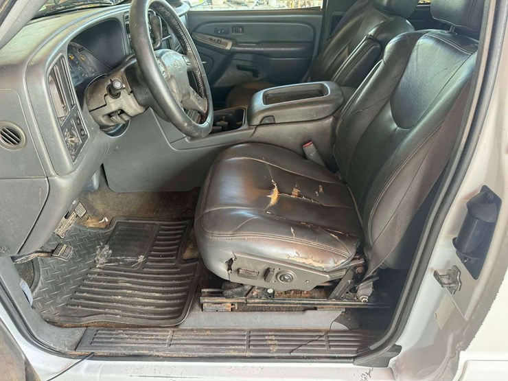 2004-chevrolet-1500-image-9