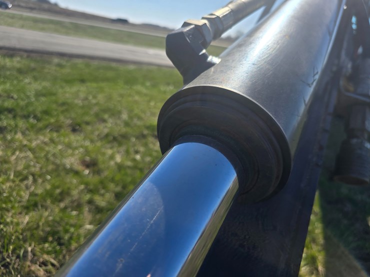 2015-deere-410l-image-62