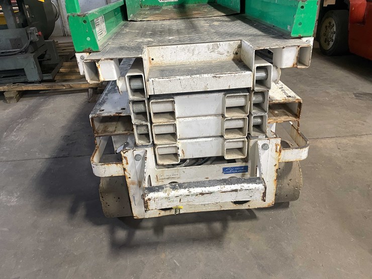 #1465-•-14'-scissor-lift-(e)-image-11