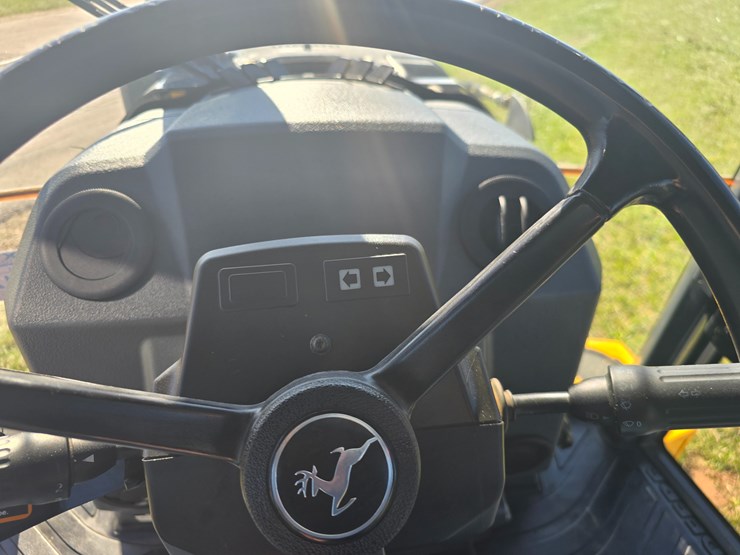 2015-deere-410l-image-80