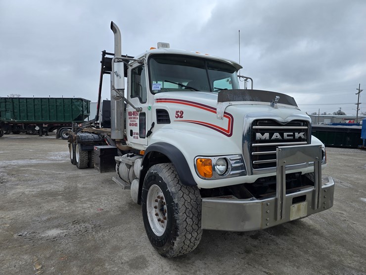 #22589-•-2006-mack-cv713-granite-roll-off-garbage-truck-image-17