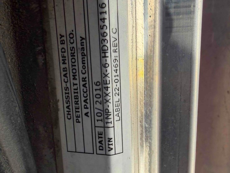 2017-peterbilt-389-image-17