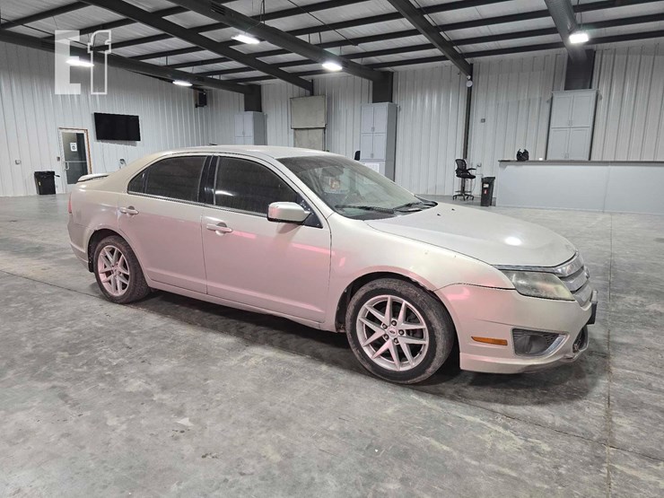 2010-ford-fusion-image-2