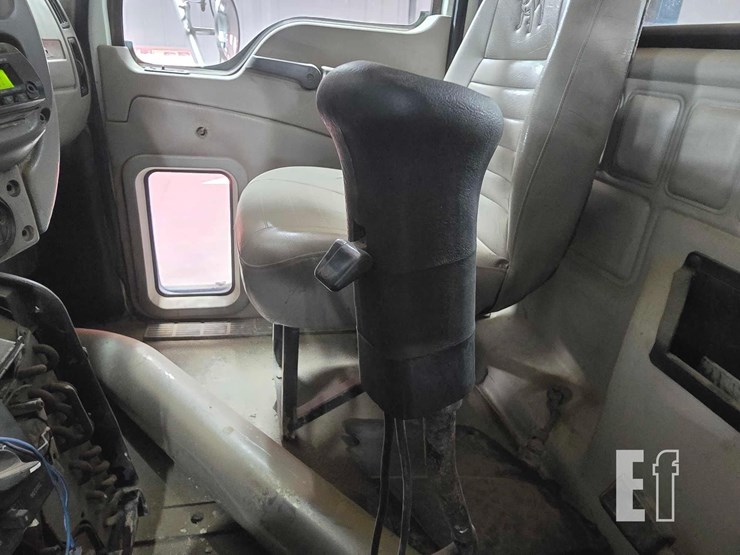 2005-mack-chn613-image-15