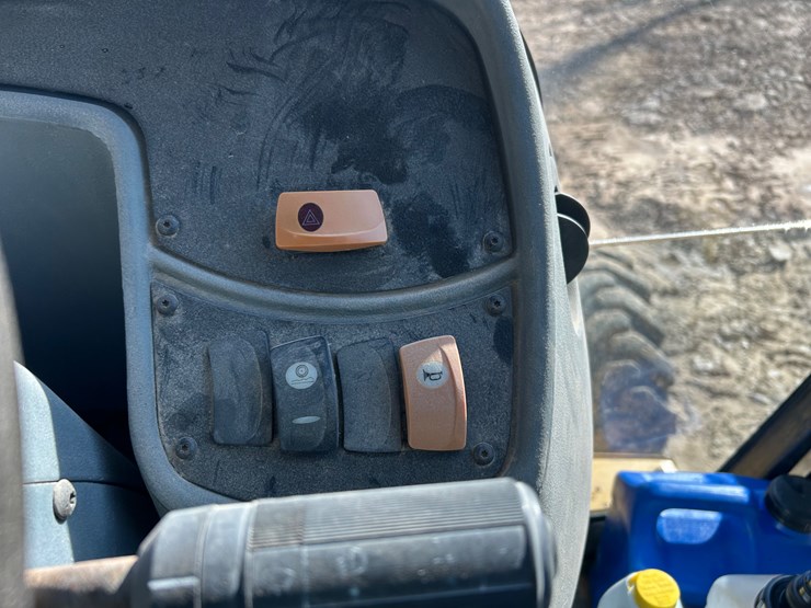 2005-caterpillar-420d-image-56