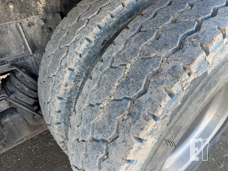 1999-kenworth-t800-image-11