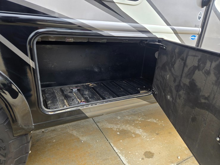 2020-ford-f550-image-97