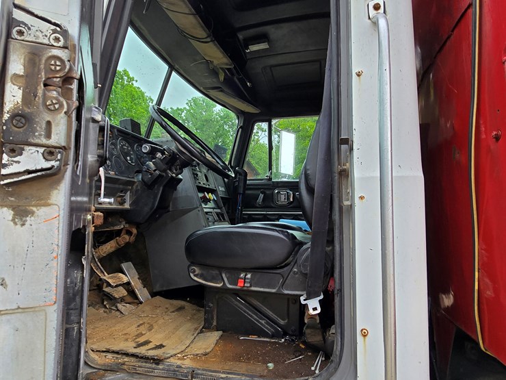 1994-mack-ch613-image-54