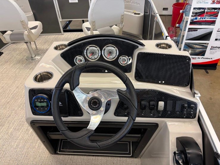 2025-g3-suncatcher-select-18f-pontoon-image-21