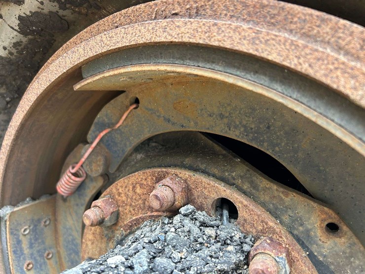 2001-peterbilt-330-image-29