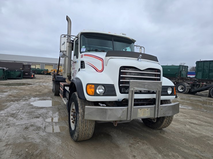 #22591-•-2007-mack-cv713-granite-roll-off-truck-image-18