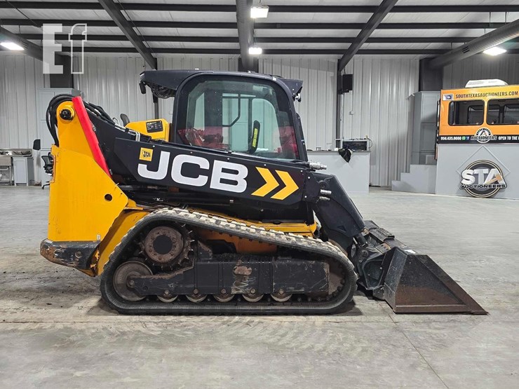 2022-jcb-3ts-8t-image-6