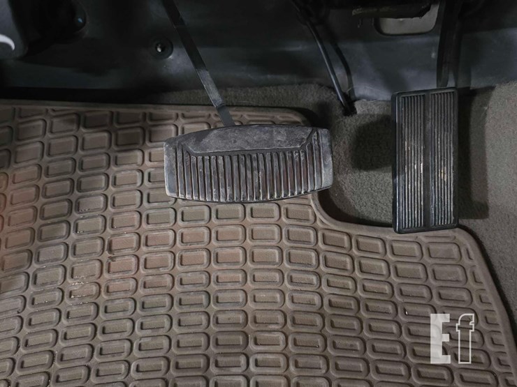 2005-ford-excursion-image-11