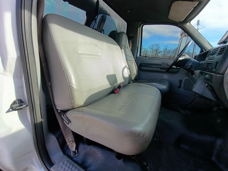 2005-ford-f750-image-46