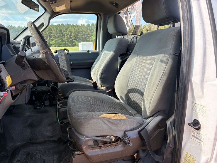 2011-ford-f450-image-13