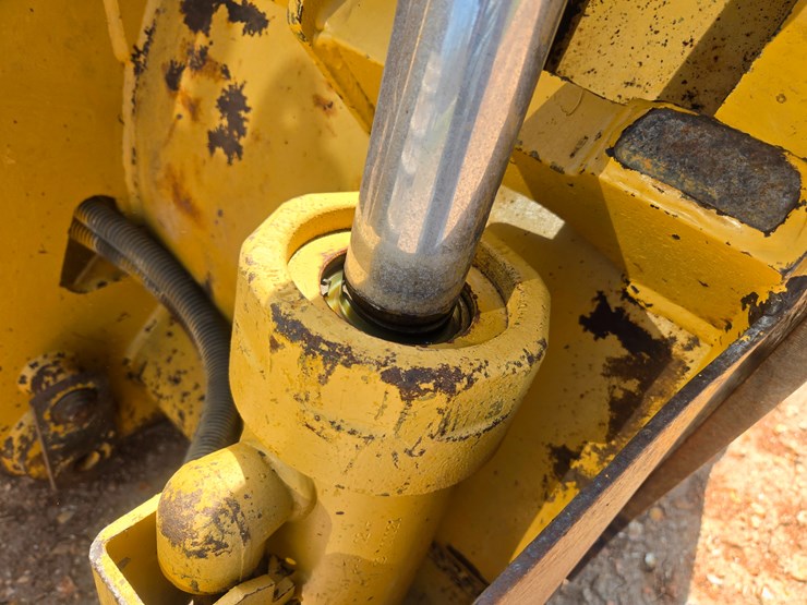 2001-caterpillar-953c-image-103