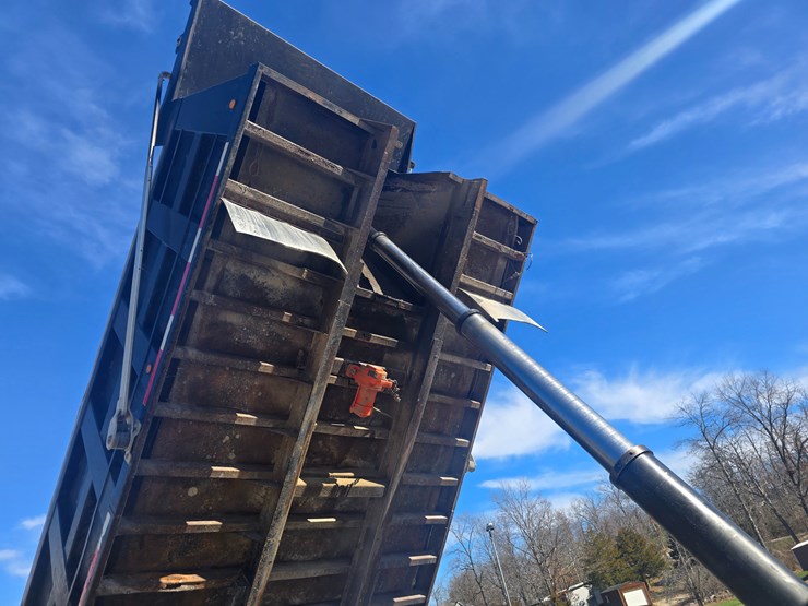 2001-sterling-l9500-image-36