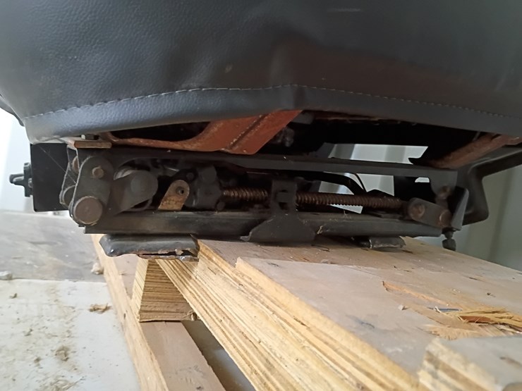 #21889-•-2--seats-from-1955-chevy-bel-air-image-4