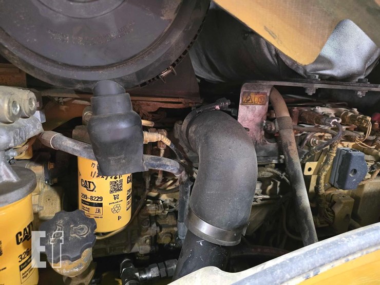 2012-caterpillar-cp56-image-25