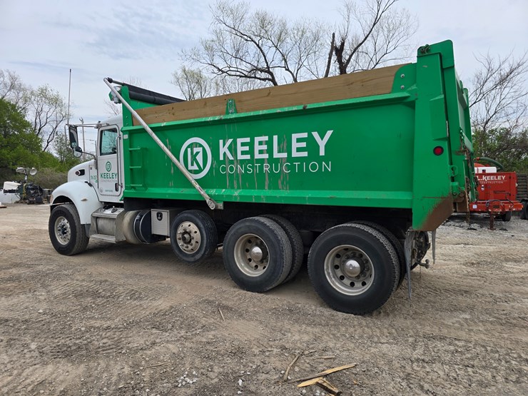 2017-peterbilt-348-image-7