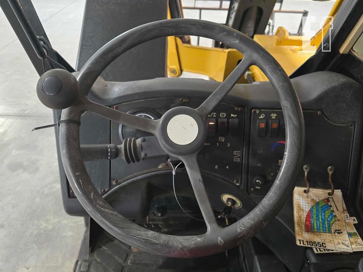 2014-caterpillar-tl1055c-image-14