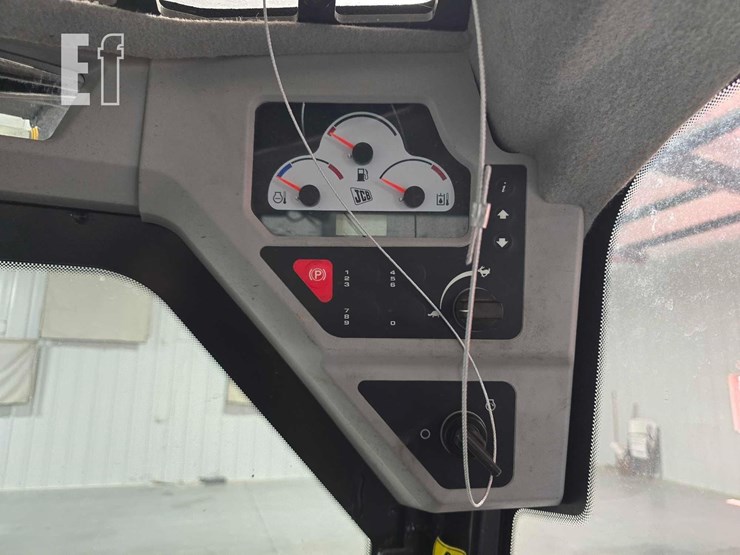 2021-jcb-3ts-8t-image-18