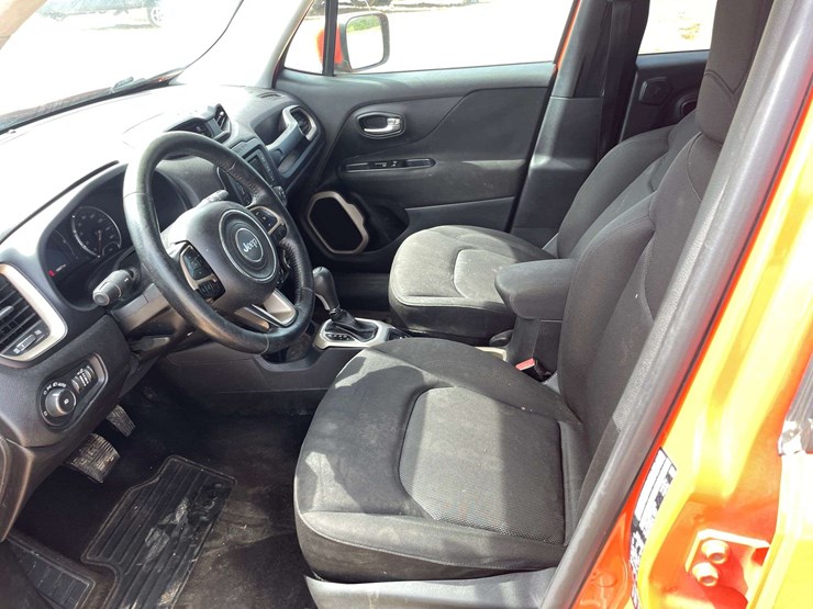 2015-jeep-renegade-image-10