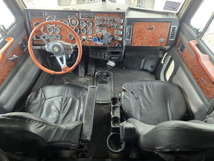2000-peterbilt-379-image-74