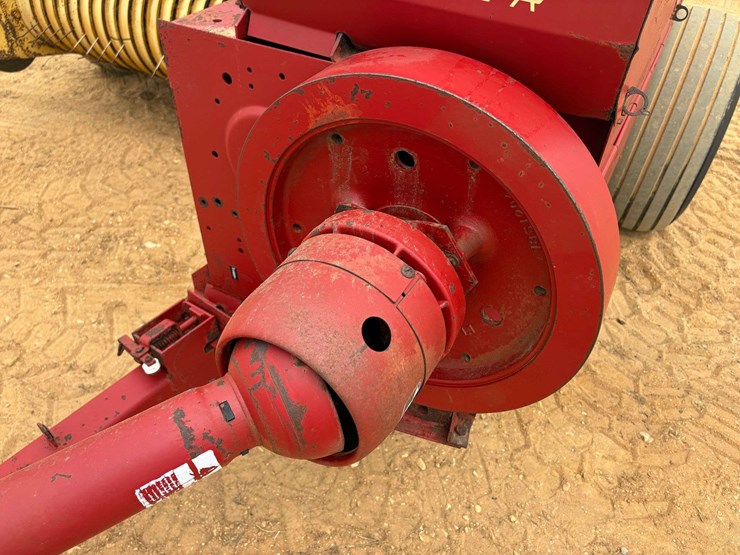 new-holland-326-image-12