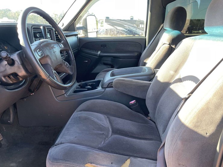 2003-gmc-sierra-2500-image-10