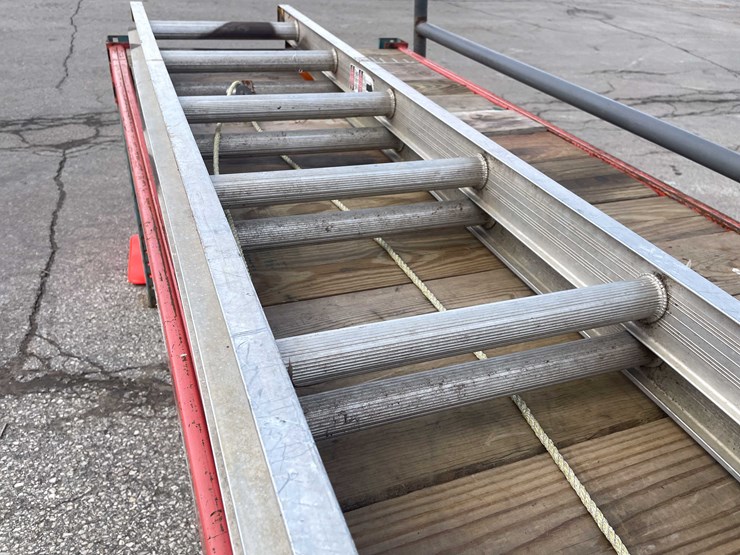 #7078-•-28'-louisville-ladder-(o4)-image-7