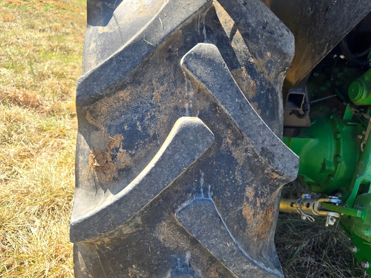 2019-john-deere-5100e-image-56