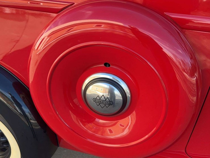 1937-international-d2-panel-truck-image-49