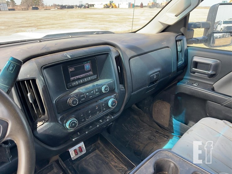 2015-chevrolet-3500-image-11