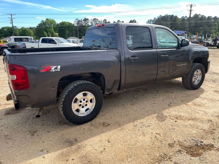 2011-chevrolet-silverado-1500-image-3