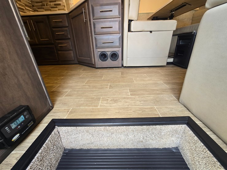 2020-ford-f550-image-27