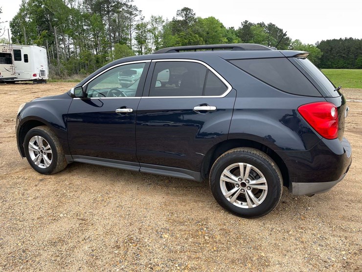 2015-chevrolet-equinox-lt-image-2