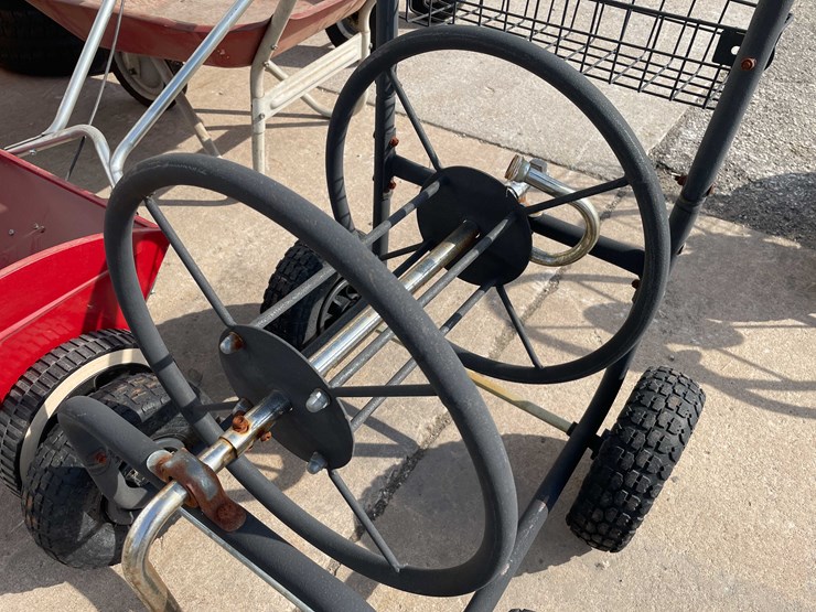 #7022-•-(2)-metal-hose-reels-(o3)-image-10