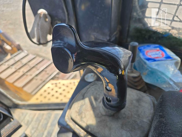 2008-deere-750j-image-19