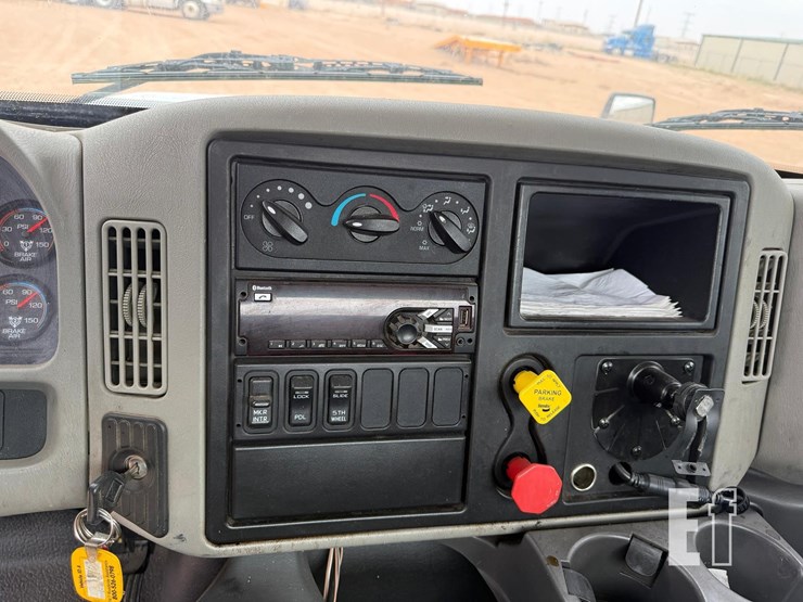 2016-international-durastar-4400-image-14