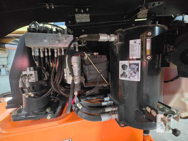 2019-jlg-460sj-image-15