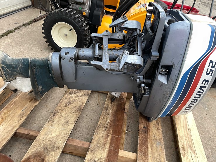 #7010-•-25-hp-evinrude-(o3)-image-11