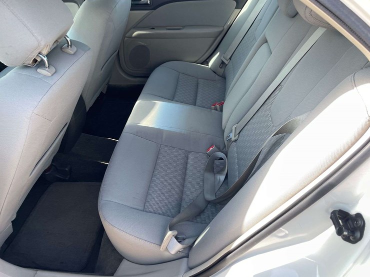 2012-ford-fusion-4-door-sedan-(95,800-miles)-image-14