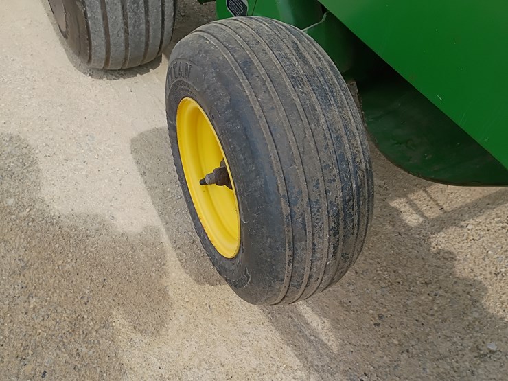 2000-john-deere-556-image-29