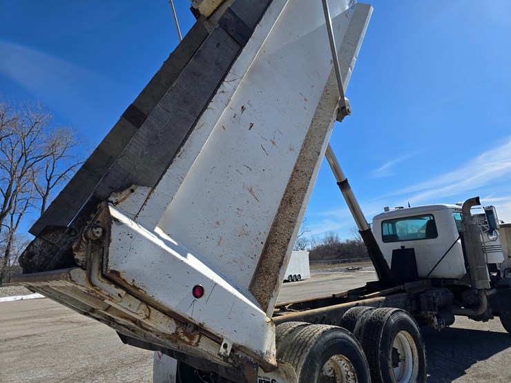 2001-mack-rd688s-image-61