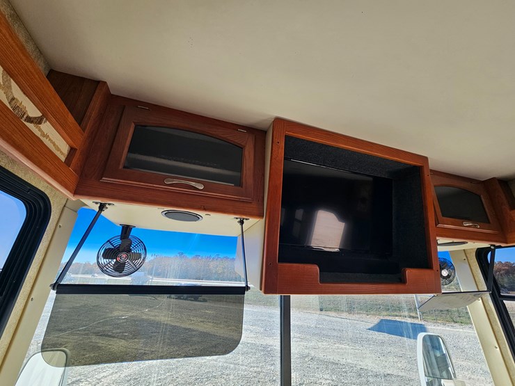 #22198-•-2007-georgie-boy-landau-motorhome-image-42