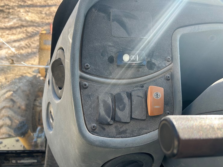 2005-caterpillar-420d-image-51