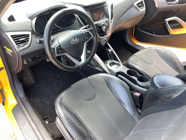 2012-hyundai-veloster-2-door-hatchback-(138,741-miles)-image-11