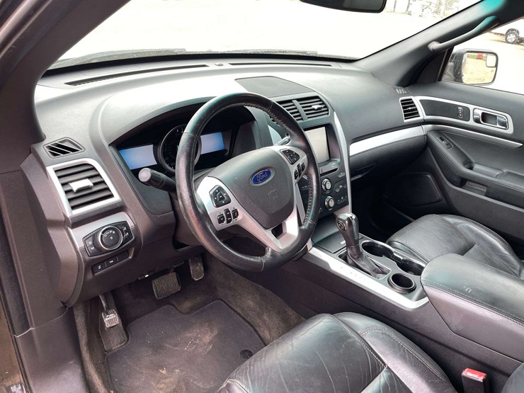 2015-ford-explorer-xlt-image-11