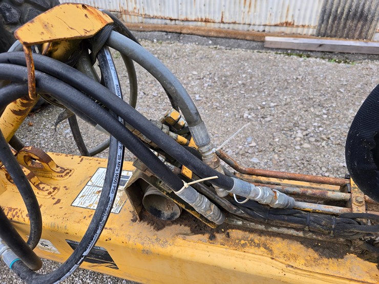 2006-deere-1812c-image-38